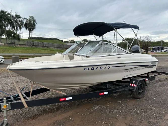 Lancha Bayliner 180