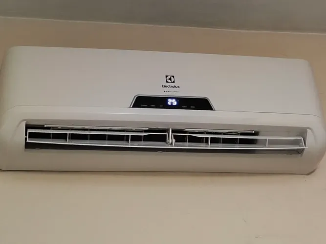 Ar condicionado Eletrolux Split 9000 BTUs 220 whats