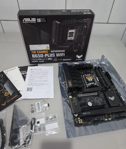 Placa mãe TUF Gaming B650-PLUS WiFi AM5 ATX [Nova]