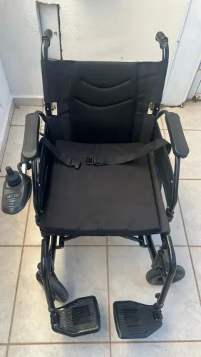 cadeira de rodas motorizada D800 Dellamed dobrável usada 