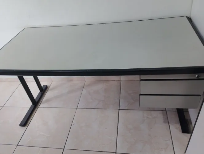 2 mesas de escritório