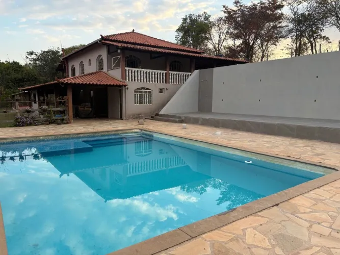 Sítio 20.100m² em Mateus Leme - Lago Grande, Piscina e Porteira Fechada