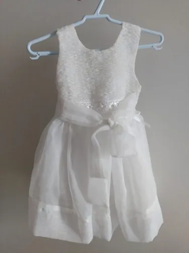 Vestido branco infantil por apenas 50,00