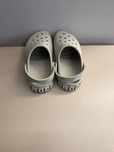 Crocs Cinza