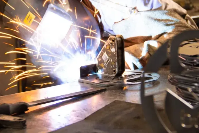 Vaga de SOLDADOR EXPERIENTE - Conhecimento (solda MIG e MAG)