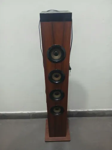 Caixa de som torre