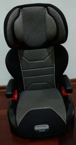 Cadeira de carro infantil Burigotto Protege para crianças de 15-36kg