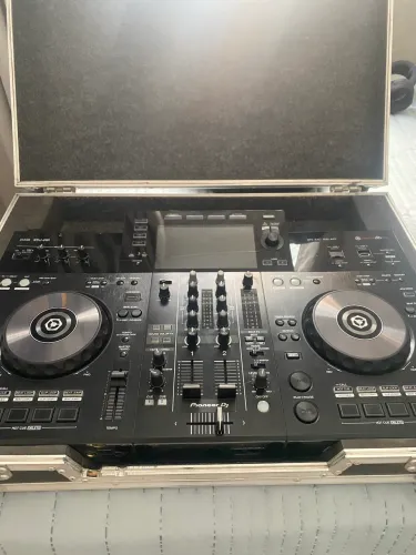 XDJ RR + Fone Sennheiser HD 25 + Monitor de áudio Edifier MR4