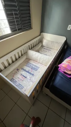 Berço com colchão para gêmeos 