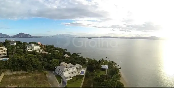 Imóvel para venda possui 631 metros quadrados em Cacupé - Florianópolis - SC