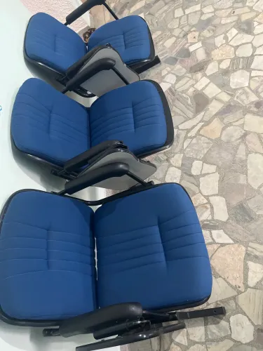 Cadeiras universitárias muito resistente