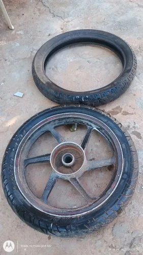 Pneus e roda para moto