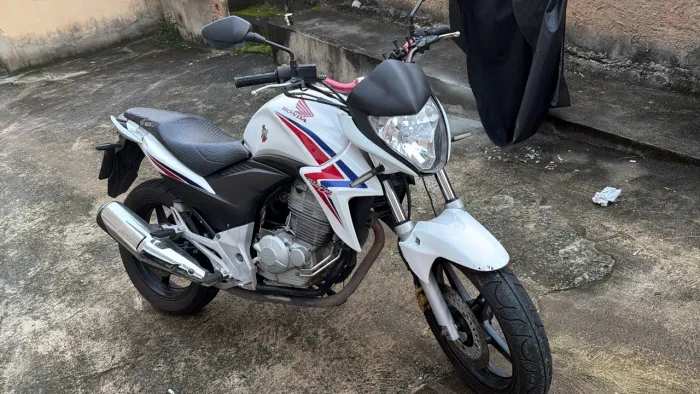 MOTO CB300