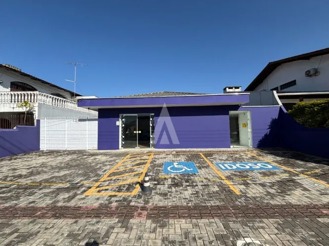 Casa comercial à venda no bairro Floresta em Joinville-SC por R$ 750.000,00.