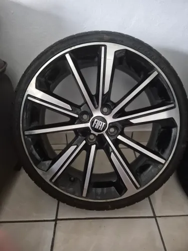 Pneus com rodas aro 17 Fiat cronos Diamante