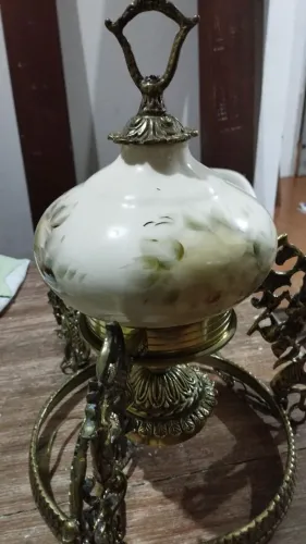 Lustre antigo de cobre e porcelana