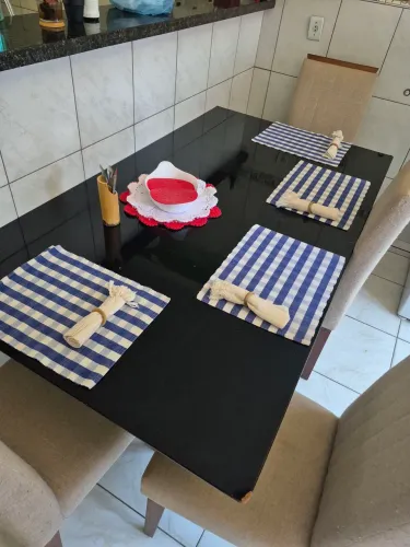 Mesa com 4 cadeiras