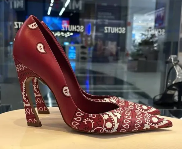 Scarpin Schutz edição limitada 