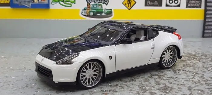 Miniatura Maisto 370Z 2009 escala 1:24