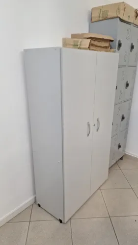 Armario 2 Portas cinza 1.50x1.20m MDF + 2 Mesas escritorio 1.20m MDF