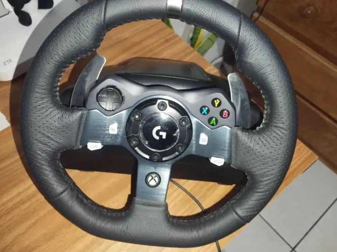 Volante g920 Logitech com câmbio e garantia, menos de um ano de uso e pouco usado