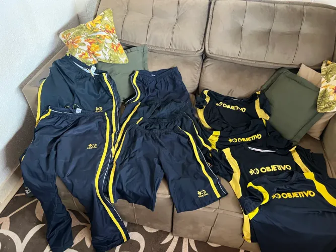 Vendo combo de uniformes colégio objetivo 