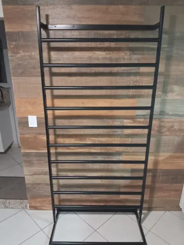 Espaldar com barra fixa, preto em aço.