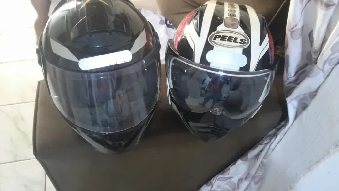 Vendo dois capacetes
