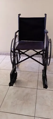 Cadeira de rodas CBS, estado excelente, pouco usada.