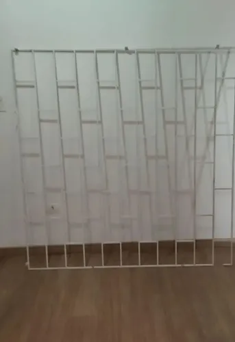 Duas grades de proteção <br>Tamanho as duas tem 1,23x1,12<br>Estão boas só precisando pintar