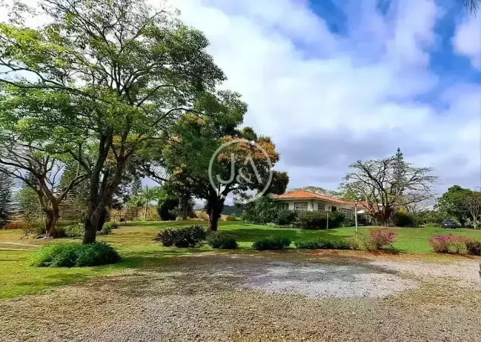Casa para venda com 12 quartos, 703m² - Vassouras - Vassouras/RJ