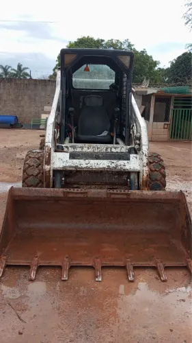 Mini carregadeira BOBCAT 