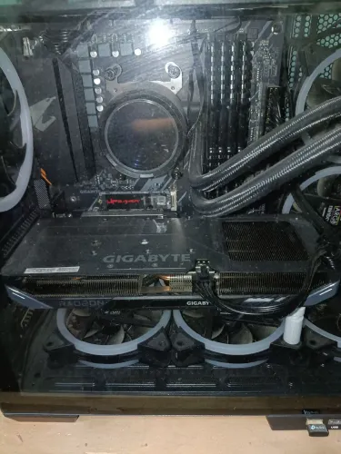 Vendo placa de video rx 9060xt oc gaming 16gb GIGABYTE