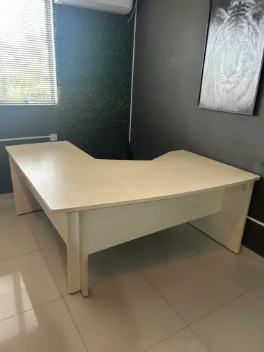 Mesa escritório em L