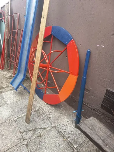 Gira gira oito lugares  valor somente para o gira gira.