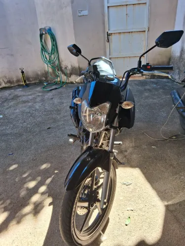 Vendo moto Yamaha muito conservada
