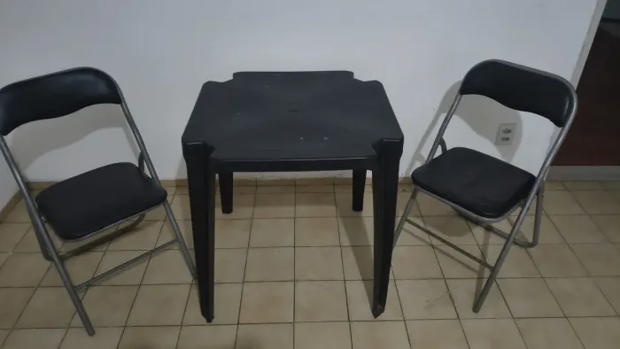 LINDA MESA C/ 2 CADEIRAS 