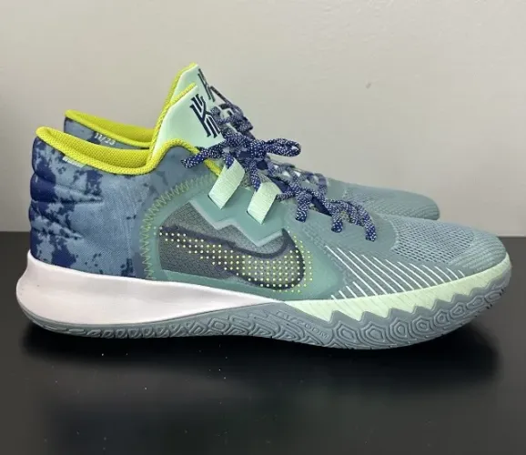 Nike kyrie fly trap V, tenis perfeito para basquete/volei. PERFEITAS CONDIÇÕES!!