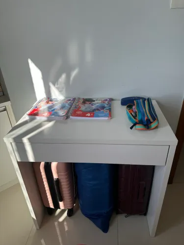 Mesa escrivaninha branca com gaveta tok&stok
