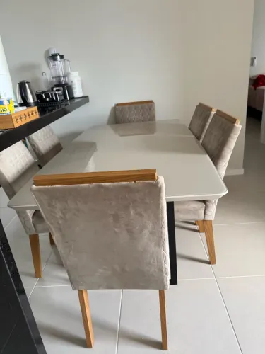 Mesa de seis lugares com tampo de MDF COM VIDRO