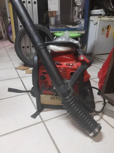 Soprador de Folhas a Gasolina Toyama TB57B