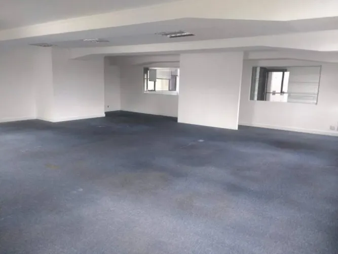 SALA COMERCIAL A VENDA OU LOCAÇÃO NO BAIRRO BROOKLIN, ZONA SUL DE SÃO PAULO.