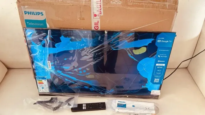 TV Philips Ambilght com tela quebrada para aproveitamento de Peças