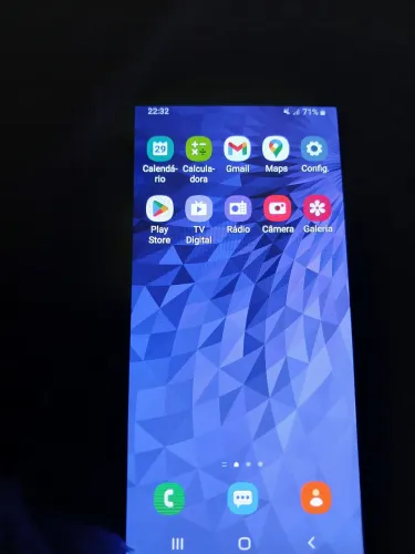 SAMSUNG GALAXI J6. COM TELA E PELÍCULA NOVA. FUNCIONANDO LINDAMENTE. TEM TV DIGITAL.
