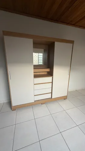 Guarda roupas 2 portas conservado pouco uso