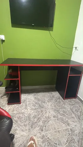 Mesa gamer e cadeira gamer