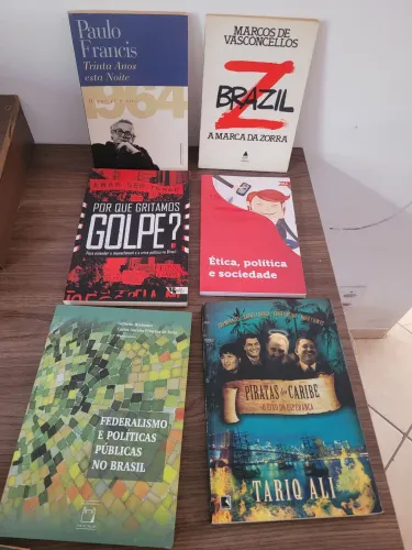 Lote com 15 livros sobre ciência política