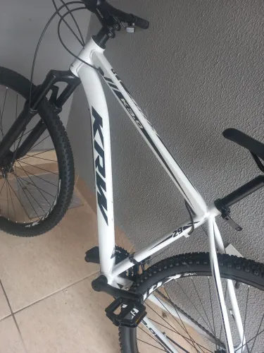 Bicicleta aro 29 NOVA, freio a disco troco em celular