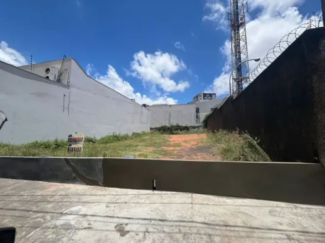 Terreno comercial à venda a duas quadras do Bauru Shopping em Bauru -SP.