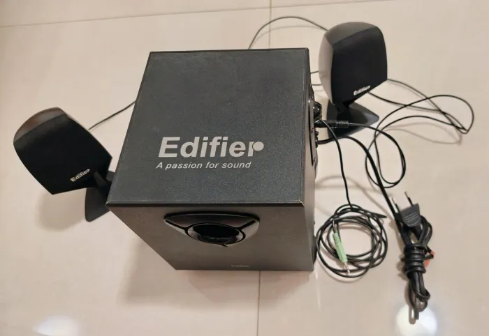 Caixa de som Edifier X120 2.1 com subwoofer (leia a descrição)